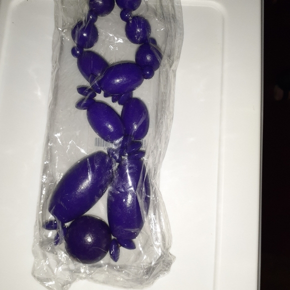 Summer Breezin Purple Necklace - Picture 6 of 8